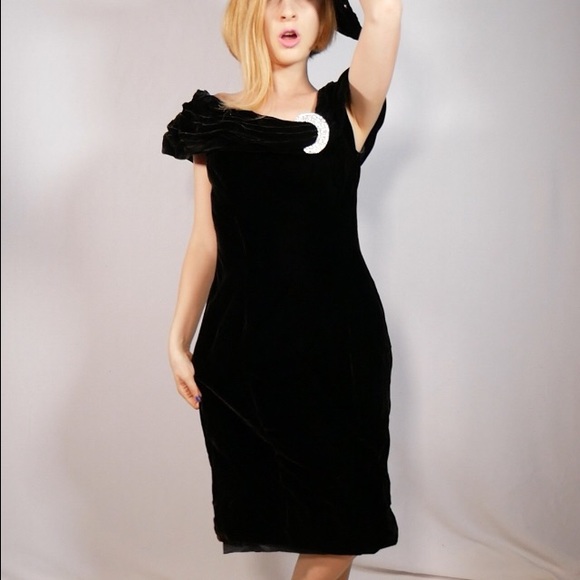 Rimini Black Velvet Dress With Rhinestone Moon Off The Shoulders Circa 1980s - Picture 9 of 9